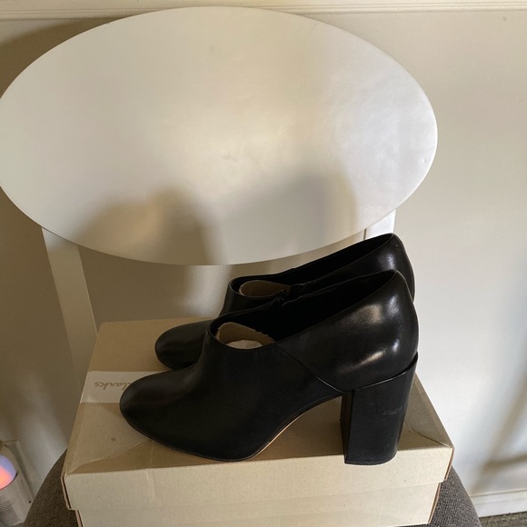 Clark’s Bootie Black Leather 8M - Picture 2 of 2